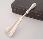 Lionel Smith & Co - Lepel - schoenlepel met zilveren heft,, Antiek en Kunst, Antiek | Goud en Zilver