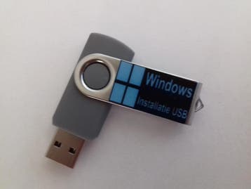 SSD Windows 11 Pro - Windows 10 Pro met licentie, Computers en Software, Refurbished, Windows
