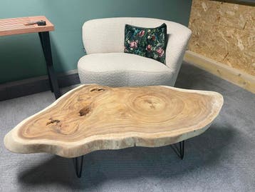 Grillige Suar boomstam Salontafel max 144cm bij 66cm en 6cm, Nieuw, 5 – 50, Teakhout, 100 tot 150 cm