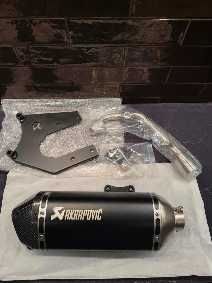 Vespa Sprint Akrapovic uitlaat 50cc / 80cc  E4/E5 3V 4V, Auto-onderdelen, Uitlaatsystemen, Nieuw, 12 maanden garantie, Ophalen of Verzenden