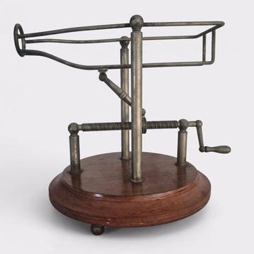 Karaf - Messing, Hout - Wieg voor mechanische bezinking.