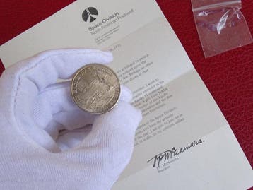 Medaillon Apollo 11 - metaal afkomstig uit de Apollo