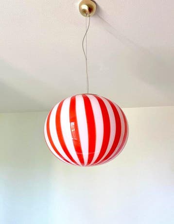 MIMU interior - Kroonluchter - Rode filigraan-strepenlamp -