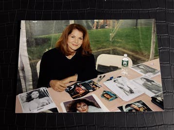 James Bond Moonraker - Gesigneerde foto Lois Chiles, Verzamelen, Ophalen of Verzenden, Nieuw, Film, Foto of Kaart