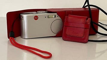 Leica D-Lux (2003) - Digital Camera - Complete Red Leather