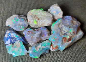 22 ct - Topkleuren - Australische Opaal Ruw- 4.4 g, Verzamelen