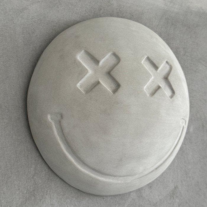 Mitch Richmond (1983) - Keep Smiling! - Wall Sculpture, Antiek en Kunst, Kunst | Designobjecten