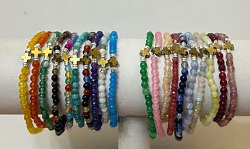 20 religieuze armbanden, van natuurlijke stenen, met Grieks