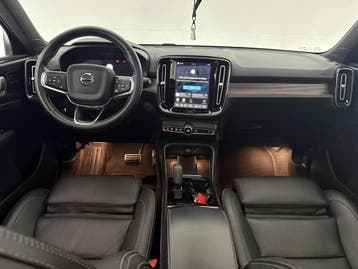 Volvo XC40 Recharge P8 AWD R-Design 78 kWh | Snelladen | SOH, Automaat, 360° camera, Elektrisch, Nieuw