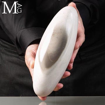 Veelkleurig bandagaat Shiva-lingam - Het tonen van ritmische