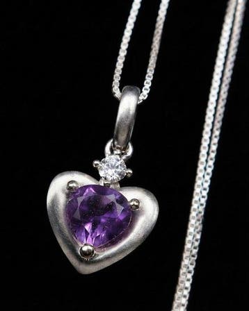 Amethist - Zilver, Het Hart van Amethiste – Halsketting van