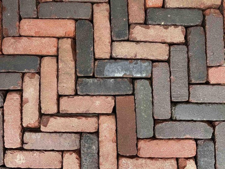 Oude gebakken dikformaten Ommen (op pallets), Tuin en Terras, Tegels en Klinkers, Keramiek, Ophalen of Verzenden