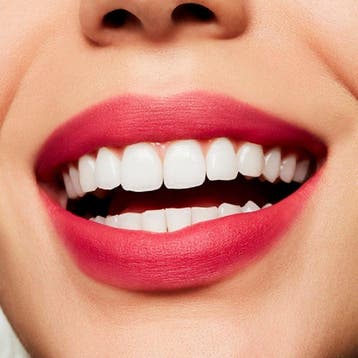 MAC Cosmetics Powder Kiss Billion $ Smile Liquid Lipstick -, Ophalen of Verzenden, Nieuw, Lippen, Make-up