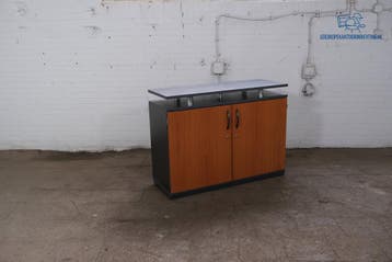 Tweedehands Palmberg Dressoir met Draaideuren, Zakelijke goederen, Kantoor en Winkelinrichting | Kantoormeubilair en Inrichting