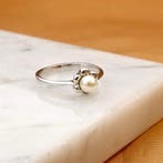 Witgouden ring met parel, Gebruikt, Overige kleuren, Ophalen of Verzenden, 17 tot 18