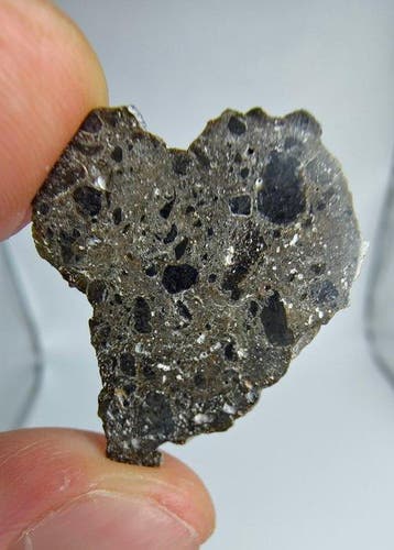 NEA 089, maan-troctolitische anorthosiet-smeltbreccie. Een