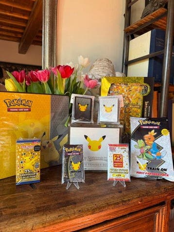 Pokémon - 9 Box - Pokémon - Pokémon Celebrations 25th, Nieuw