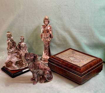 Beeldje - LARGE Labrador, Sculptures and Jewelry Box Artisan