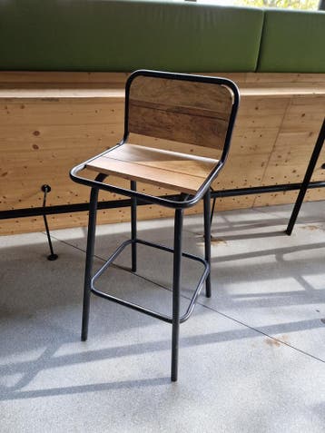 Set van 3 barkrukken,  zwart met houten zitting en, Ophalen of Verzenden, Gebruikt