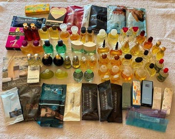 Coleção 77 Miniaturas Perfumes Diversas Marcas Como novo ·