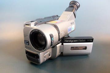 Sony CCD-TRV65E Hi8 camera