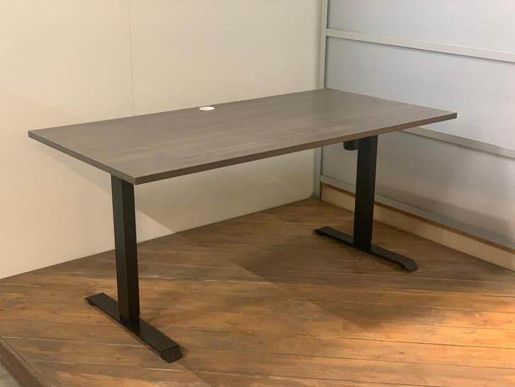 Verstelbaar Bureau Elektrisch Met Kabelgat - Nieuw!, Huis en Inrichting, Bureaus, Nieuw, Elektrisch, In hoogte verstelbaar, Verzenden