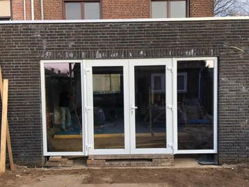 Kunststof openslaande deuren met zijlicht uit voorraad!, Doe-het-zelf en Verbouw, Deuren en Horren, Ophalen of Verzenden, Nieuw