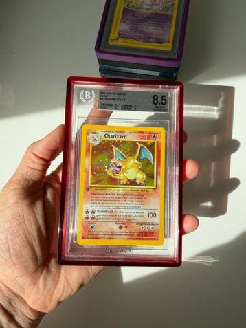 Pokémon - 1 Graded card - Charizard 4 First edition, Foil -, Hobby en Vrije tijd, Nieuw