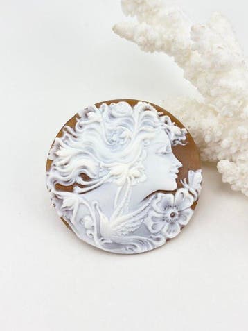 CASSIS MADAGASCARIENSIS - Cameo - Handgesneden camee