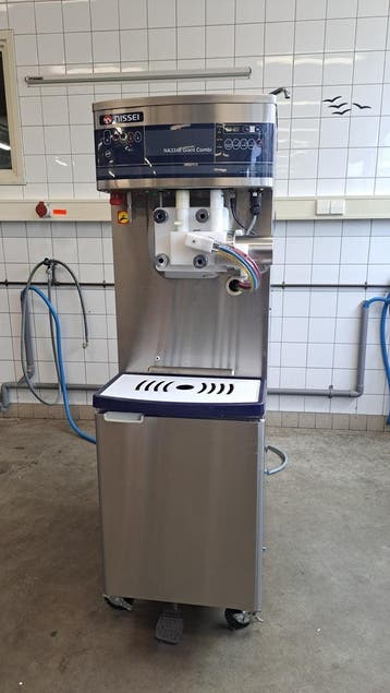 NISSEI NA 3348 softijsmachine met milkshake functie, Ophalen of Verzenden, Gebruikt, Overige typen