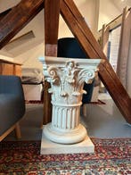 sculptuur, Grande colonne / sellette décorative de style