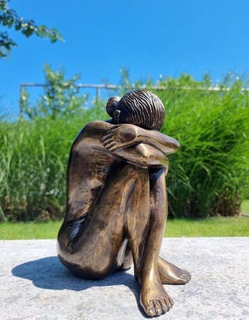 sculptuur, sculptuur, Gehurkte vrouw - 30 cm - Brons - 30 cm