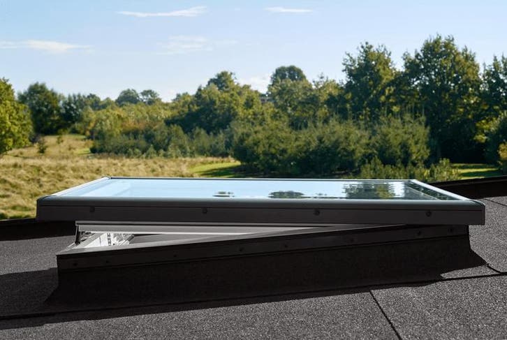 VELUX platdakraam solar ventilerend 90x90 cm, Doe-het-zelf en Verbouw, Glas en Ramen, Verzenden