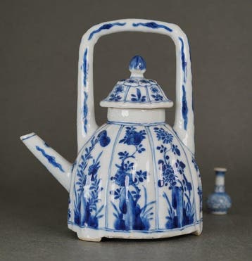 Kangxi (1662-1722) - Theepot - Groot - Verschillende bloemen