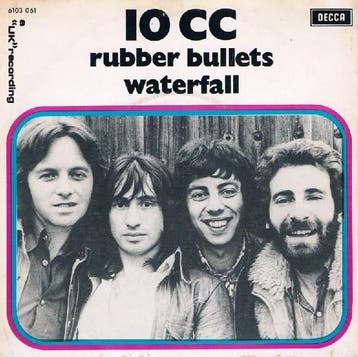 vinyl single 7 inch - 10 CC - Rubber Bullets / Waterfall, Verzenden, Zo goed als nieuw, 7 inch, Pop