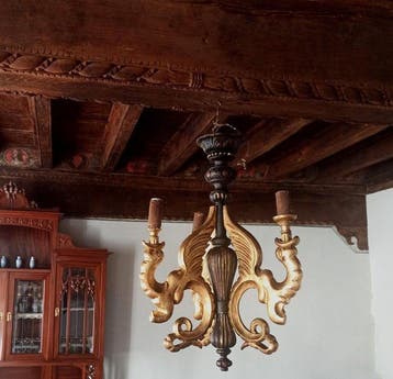 Kroonluchter - Polychroom beschilderd en verguld hout -