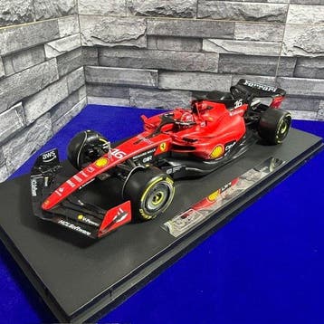 Bburago 1:18 - Model raceauto - Bburago 1:18 Ferrari SF-23, Nieuw