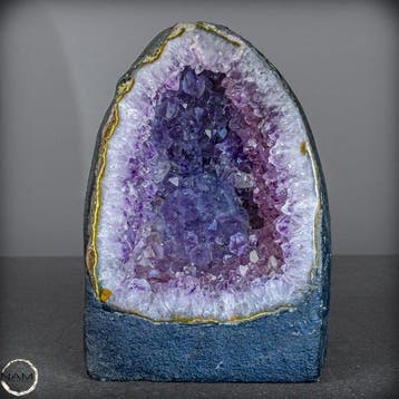 Natuurlijke amethist kristalkathedraal – diepviolette