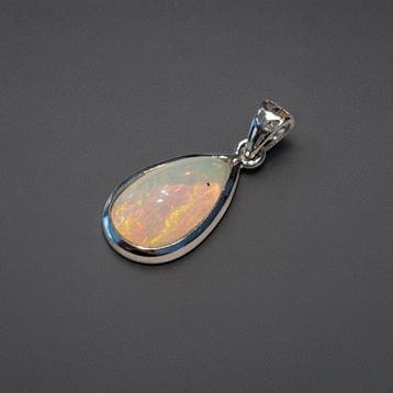 Zonder reserve. Hanger met Welo-opaal uit Ethiopië., Antiek en Kunst