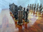 Schaakspel - Vintage figuren, met de hand vervaardigd uit
