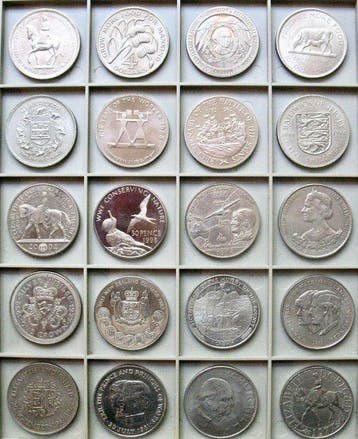 Wereld. 20 Different Crown Size Coins | 1953-2002 |