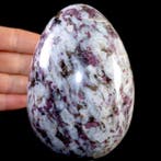 Kwarts-ei met roze tourmalijn en lepidoliet. - Hoogte: 120