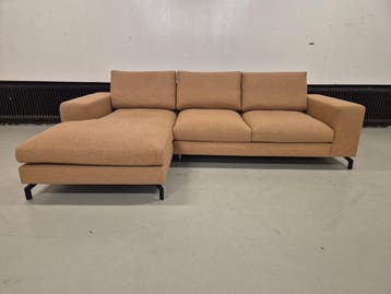 30% KORTING - SHOWROOM OUTLET - HOEKBANK SHADOW - OKER GEEL, 250 tot 300 cm, Nieuw, Ophalen of Verzenden, Hout