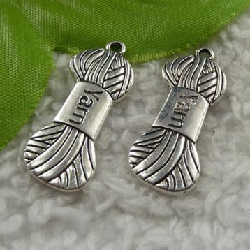 2 x Metalen bedeltje van breiwol, antiek zilverkleur, afm..., Ophalen of Verzenden, Nieuw, Bedel