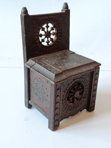 Doos - Houten miniatuurstoel in een doosje, Antiek en Kunst