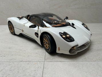 Pocher 1:8 - Modelauto - Pagani Utopia, Hobby en Vrije tijd, Nieuw