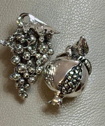 Valenti - Beeldje - Grapes & Pomegranate Pendants (2) - .925