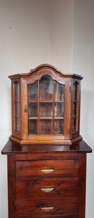 Vitrinekast - Hout eiken - Glas - Messing - VITRINEKASTJE