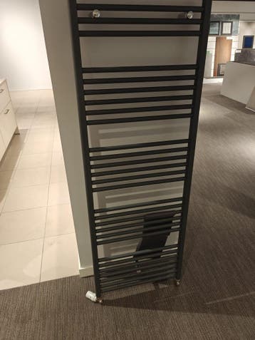 Showmodel handdoekenradiator 60x167 M301 Antraciet - 0005, Doe-het-zelf en Verbouw, Verwarming en Radiatoren, Ophalen, Nieuw, Radiator