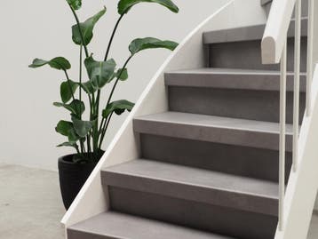 LEEGVERKOOP - Natuurlijk eiken PVC-traprenovatie v.a. 475,-, Ophalen of Verzenden, Nieuw, Crème, PVC-traprenovatie